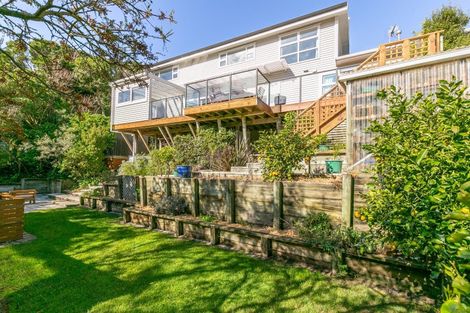 Photo of property in 16 Narbada Crescent, Khandallah, Wellington, 6035
