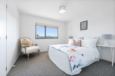Photo of property in 5 Parrs Cross Road, Henderson, Auckland, 0612