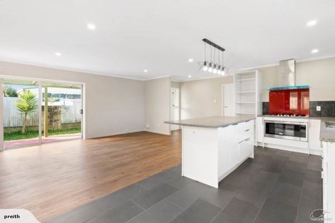 Photo of property in 7 Gambare Place, Wattle Downs, Auckland, 2103