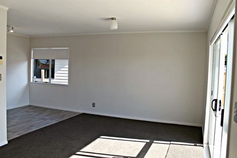 Photo of property in 8 Benchmark Drive, Massey, Auckland, 0614