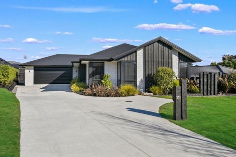 Photo of property in 318 Lakes Boulevard, Pyes Pa, Tauranga, 3112