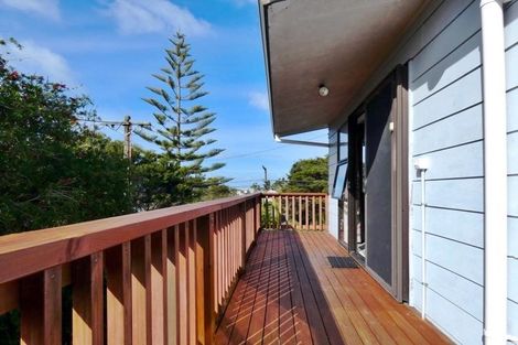 Photo of property in 57 Cliff View Drive, Green Bay, Auckland, 0604