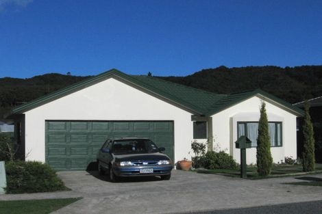 Photo of property in 13 Karamea Grove, Wainuiomata, Lower Hutt, 5014