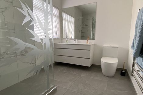 Photo of property in 9-13/11 Fields Parade, Oteha, Auckland, 0632