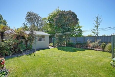 Photo of property in 8 Brookby Crescent, Avonhead, Christchurch, 8042