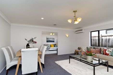 Photo of property in 120a Hutchinson Avenue, New Lynn, Auckland, 0600