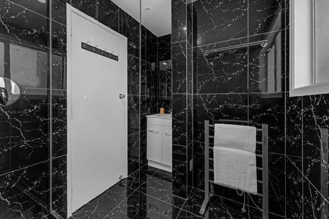 Photo of property in 20 Finn Place, Totara Vale, Auckland, 0629