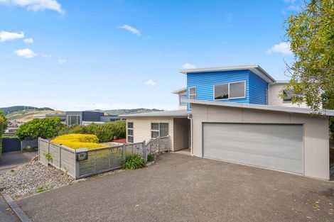 Photo of property in 42 Waverton Terrace, Churton Park, Wellington, 6037