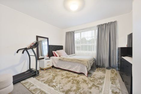 Photo of property in 69 Kemp Road, Massey, Auckland, 0614