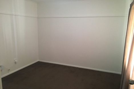 Photo of property in 2/24 Frank Evans Place, Henderson, Auckland, 0610