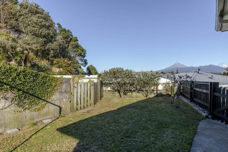Photo of property in 15 Simons Street, Moturoa, New Plymouth, 4310