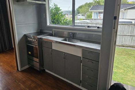 Photo of property in 5 Nan Place, Pakuranga Heights, Auckland, 2010