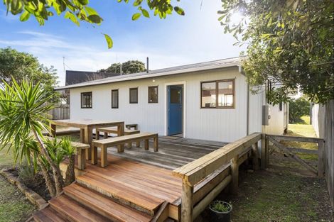 Photo of property in 309 Linton Crescent, Whangamata, 3620