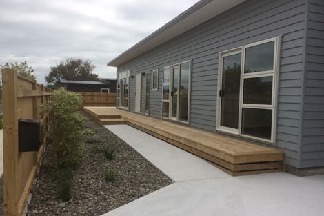 Photo of property in 52 Exeter Crescent, Takaro, Palmerston North, 4412