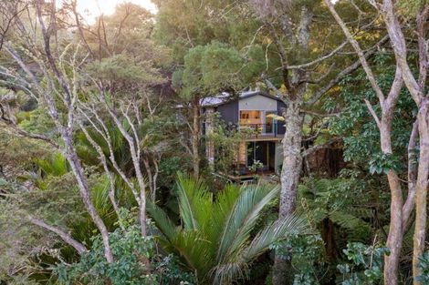 Photo of property in 58 Laingholm Drive, Laingholm, Auckland, 0604