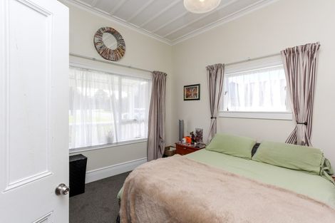 Photo of property in 14 Calvert Road, Moturoa, New Plymouth, 4310