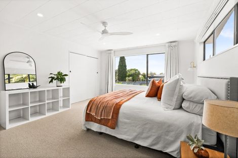 Photo of property in 42 Busby Hill, Havelock North, 4130