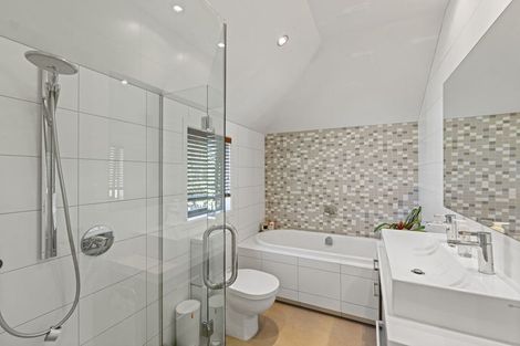 Photo of property in 21 Garreg Road, Fendalton, Christchurch, 8052