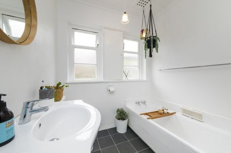 Photo of property in 34 Rainforth Street, Roslyn, Palmerston North, 4414