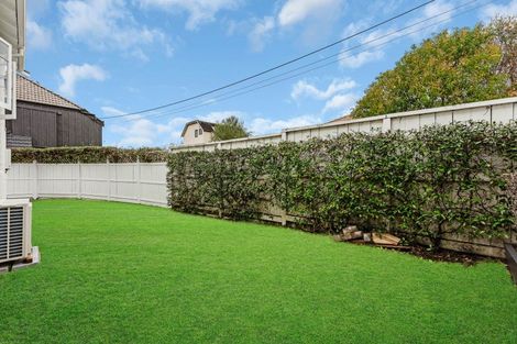 Photo of property in 1/10 Merani Street, Narrow Neck, Auckland, 0622
