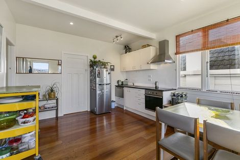 Photo of property in 91 Queens Drive, Lyall Bay, Wellington, 6022