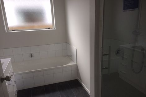 Photo of property in 52 Exeter Crescent, Takaro, Palmerston North, 4412