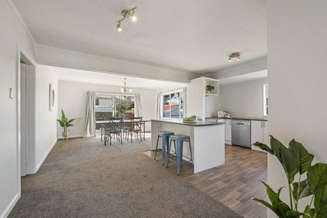 Photo of property in 94 Omata Road, Marfell, New Plymouth, 4310