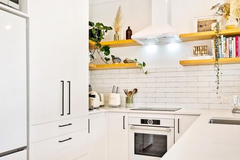 Photo of property in 28 Rewarewa Road, Te Atatu Peninsula, Auckland, 0610