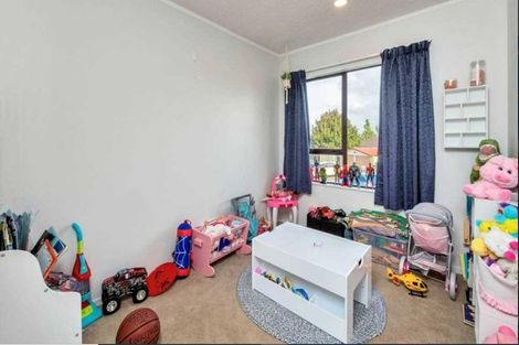 Photo of property in 21 Crosby Road, West Harbour, Auckland, 0618