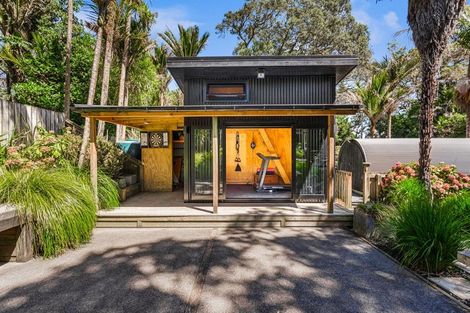 Photo of property in 80 Motutara Road, Muriwai, Waimauku, 0881