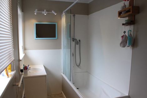 Photo of property in 63 Stokes Valley Road, Stokes Valley, Lower Hutt, 5019