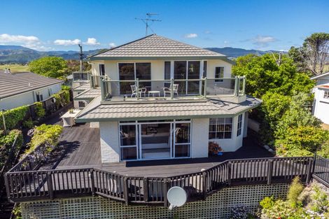 Photo of property in 47 Golf Road, Paraparaumu Beach, Paraparaumu, 5032
