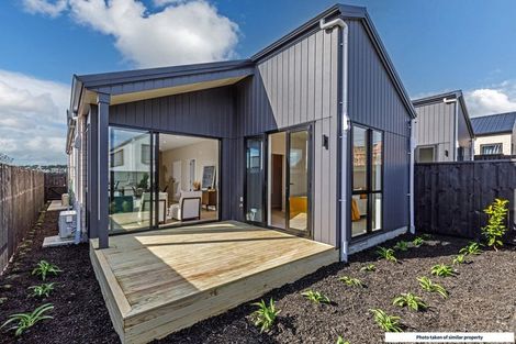 Photo of property in 29 Paretao Street, Massey, 0614