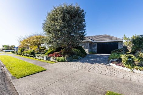 Photo of property in 166 Heta Road, Highlands Park, New Plymouth, 4312