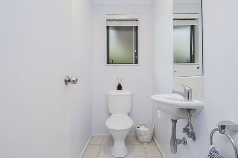 Photo of property in 21 Misty Valley Drive, Henderson, Auckland, 0612