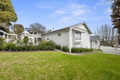 Photo of property in 70 Morley Street, New Plymouth, 4310