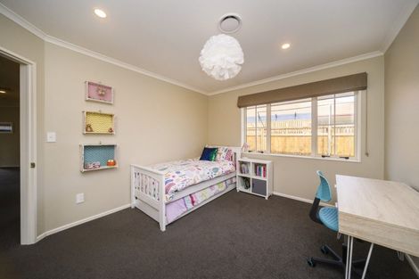 Photo of property in 5 Sycamore Crescent, Fitzherbert, Palmerston North, 4410