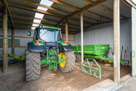 Photo of property in 306 Pungarehu Road, Pungarehu, 4685