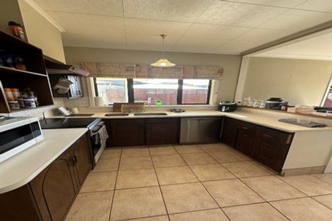 Photo of property in 13 Cambridge Terrace, Taradale, Napier, 4112