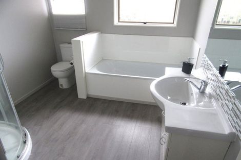 Photo of property in 21 Salford Avenue, Redwood, Christchurch, 8051