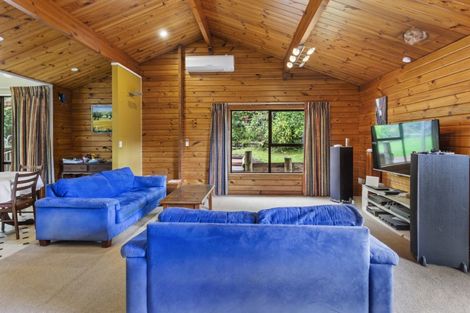 Photo of property in 233 Golf Road, Titirangi, Auckland, 0604