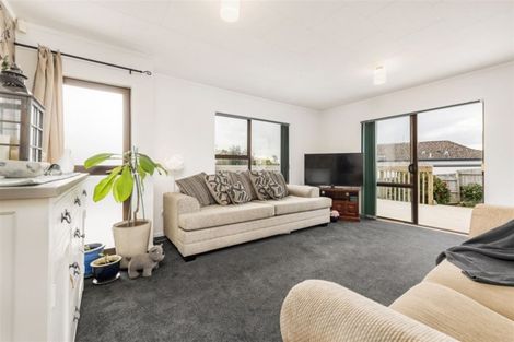 Photo of property in 25 Clearview Heights, Ranui, Auckland, 0612