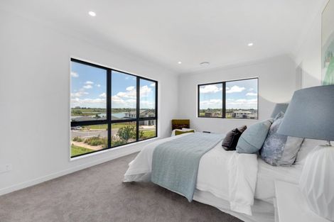 Photo of property in 14 Parkmore Drive, Rosehill, 2113