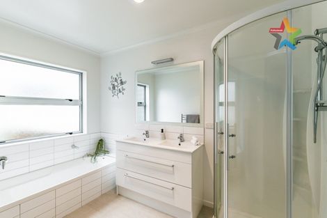 Photo of property in 17 Cresswell Place, Johnsonville, Wellington, 6037