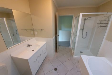 Photo of property in 36 Verdale Circle, Glen Eden, Auckland, 0602