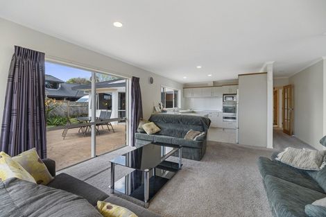 Photo of property in 17d Kinross Drive, Merrilands, New Plymouth, 4312