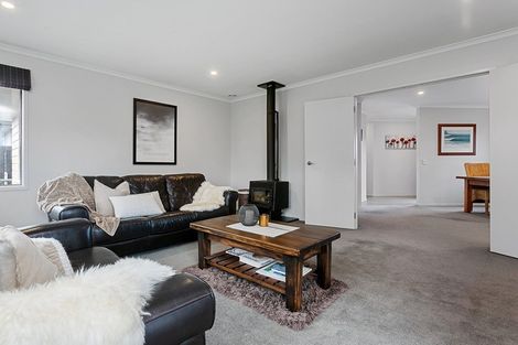 Photo of property in 8 Twin Willow Close, Cambridge, 3434
