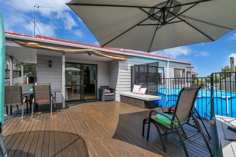 Photo of property in 38 Sailfish Drive, West Harbour, Auckland, 0618