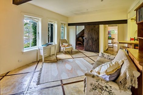 Photo of property in 17 Tio Tio Road, Miramar, Wellington, 6022