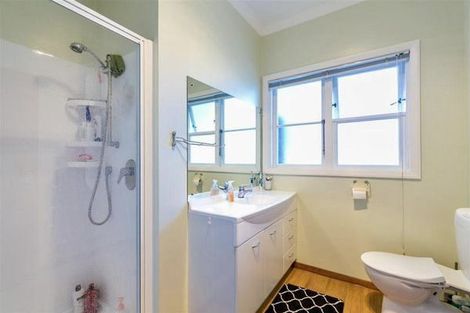 Photo of property in 29 Horokiwi Road West, Newlands, Wellington, 6037